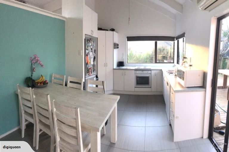 Photo of property in 1/32 Killarney Avenue, Torbay, Auckland, 0630