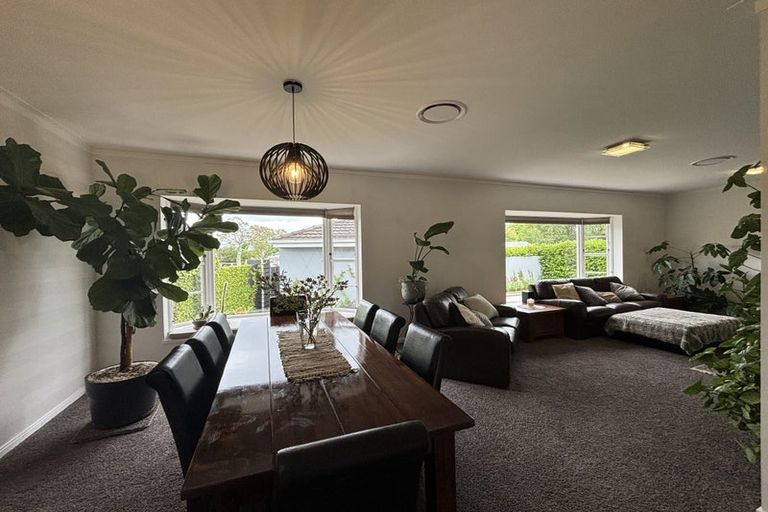 Photo of property in 27 Phoenix Avenue, Hokowhitu, Palmerston North, 4410