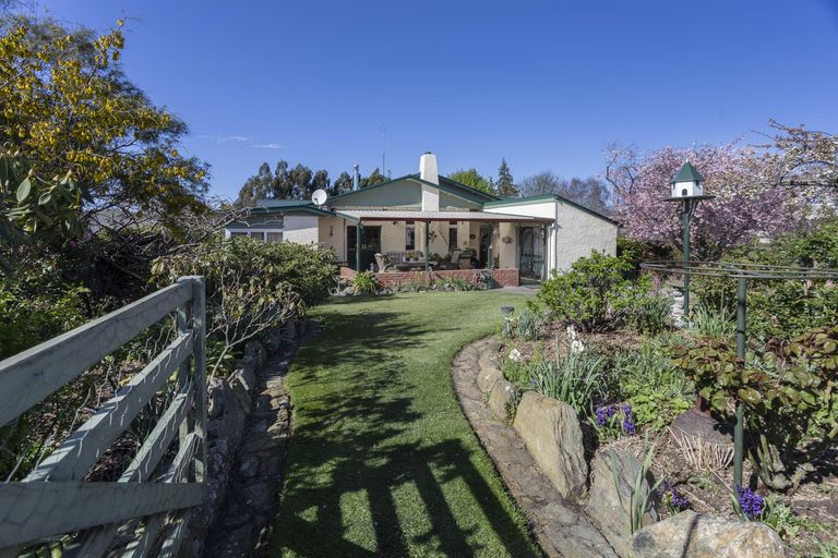 Photo of property in 42 Awamoa Road, Holmes Hill, Oamaru, 9401