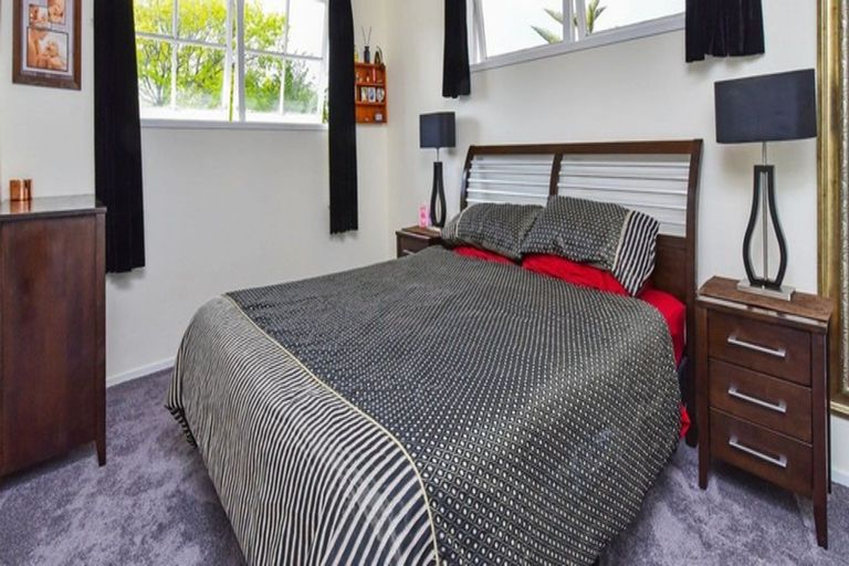 Photo of property in 10 Sunnypark Avenue, Rosehill, Papakura, 2113