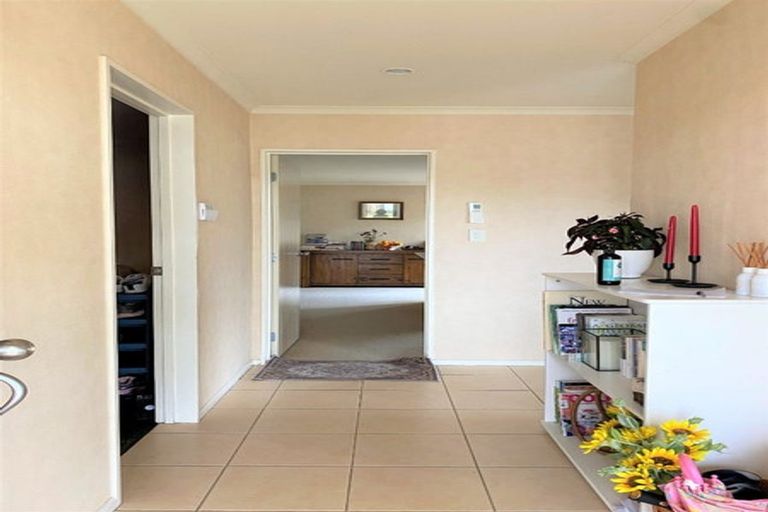 Photo of property in 54 Redcastle Drive, East Tamaki, Auckland, 2013