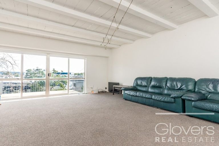 Photo of property in 10 Captain Scott Road, Glen Eden, Auckland, 0602