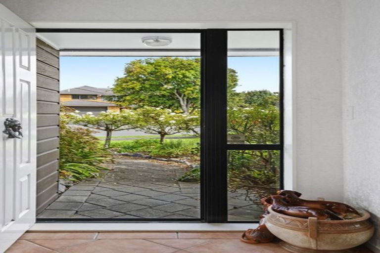 Photo of property in 8 Mt Blanc Place, Northpark, Auckland, 2013