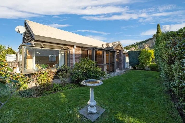 Photo of property in 2/47a Main Road, Redcliffs, Christchurch, 8081