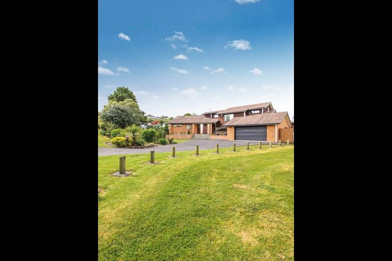 Photo of property in 6 Khaleel Place, Henderson, Auckland, 0612