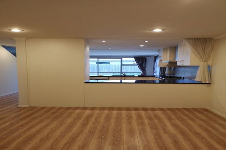 Photo of property in 10 Puweto Avenue, Takanini, 2112