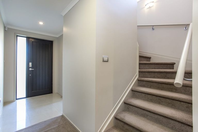 Photo of property in 12 Horizon View Road, Oteha, Auckland, 0632