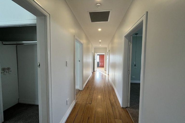 Photo of property in 54 Waiwaka Terrace, Strandon, New Plymouth, 4312