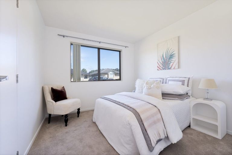 Photo of property in 33 South Kensington Way, Henderson, Auckland, 0612