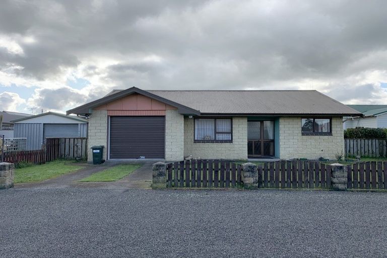 Photo of property in 1a Carlyle Street, Dannevirke, 4930