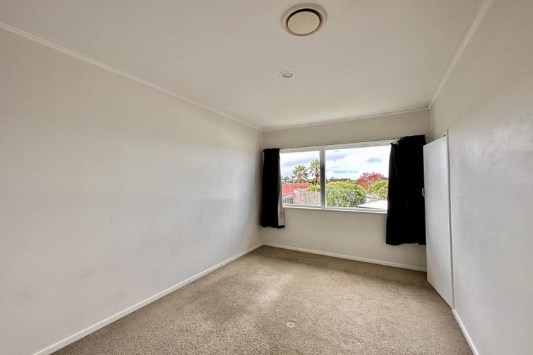 Photo of property in 54 Triangle Road, Massey, Auckland, 0614