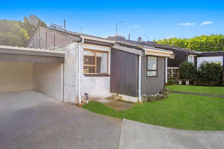 Photo of property in 3/550 Glenfield Road, Glenfield, Auckland, 0629