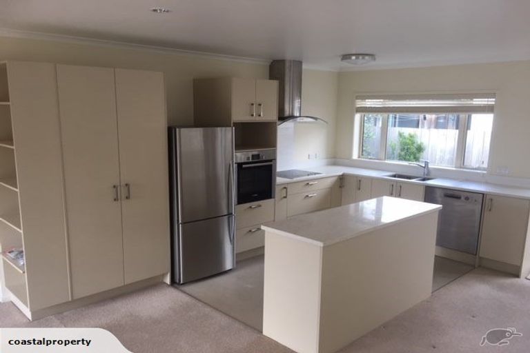 Photo of property in 19 Annalise Place, Orewa, 0931