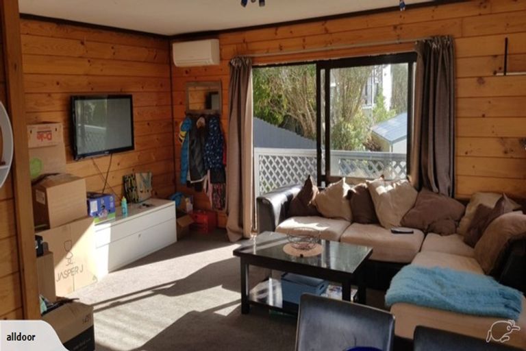 Photo of property in 21a Fernhaven Grove, Newlands, Wellington, 6037