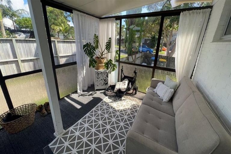 Photo of property in 17a Thorburn Avenue, Red Beach, 0932