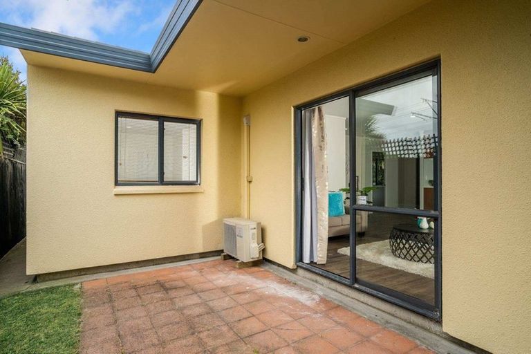 Photo of property in 8/17 Neta Grove, Henderson, Auckland, 0612