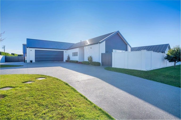 Photo of property in 60 Welsh Road, Winton, 9720