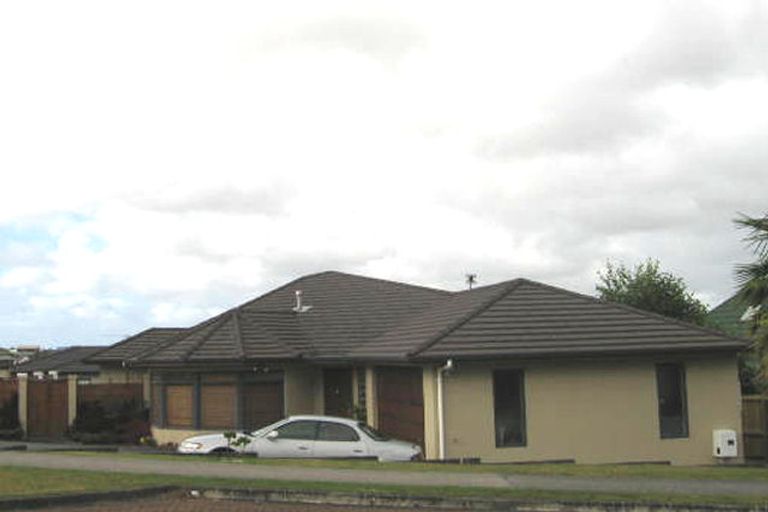 Photo of property in 8 San Valentino Drive, Henderson, Auckland, 0612