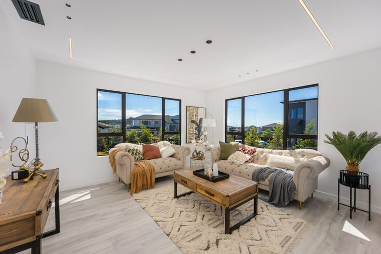 Photo of property in 15 Dulcie Way, Orewa, 0931