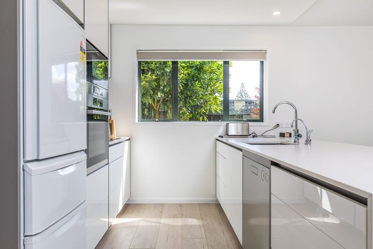Photo of property in 9/52 Taharoto Road, Takapuna, Auckland, 0622