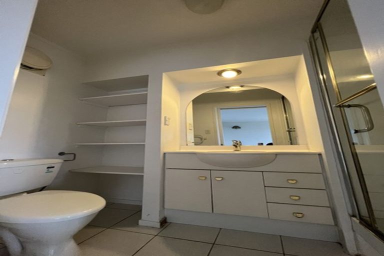 Photo of property in 14 Mcfetridge Place, Hillcrest, Auckland, 0627