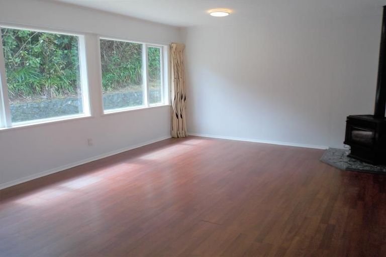 Photo of property in 142 Parkvale Road, Karori, Wellington, 6012