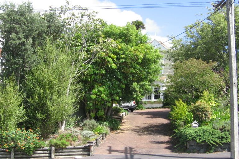 Photo of property in 50 Hinemoa Street, Birkenhead, Auckland, 0626