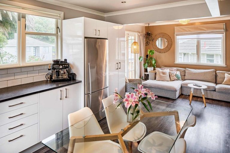 Photo of property in 15 Penguin Grove, Waitangirua, Porirua, 5024