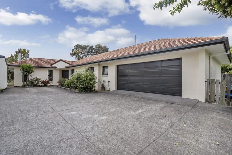 Photo of property in 24 Makiri Street, Helensville, 0800