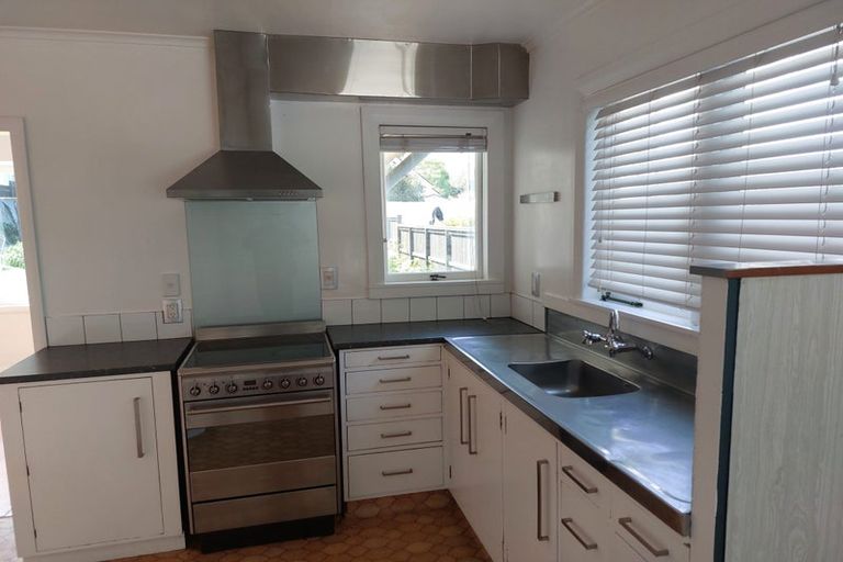 Photo of property in 27 Belle Vue Avenue, Northcote Point, Auckland, 0627