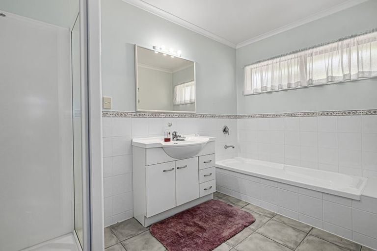 Photo of property in 8 Doneraille Place, Bethlehem, Tauranga, 3110