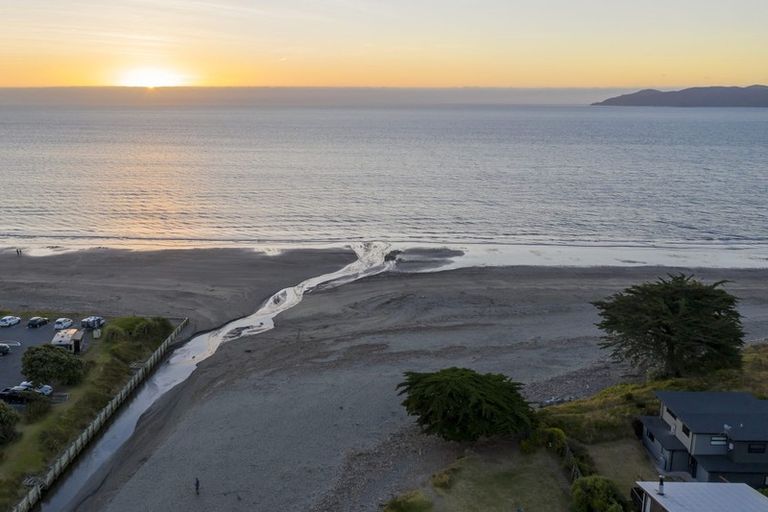 Photo of property in 19 Groves Road, Raumati Beach, Paraparaumu, 5032