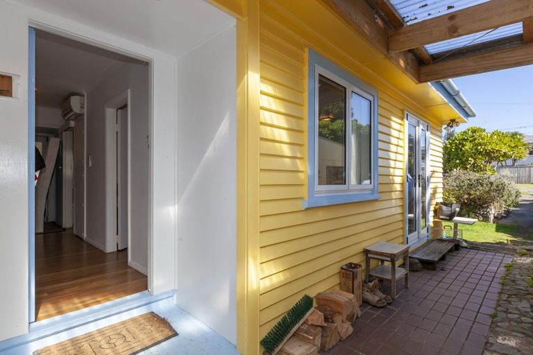 Photo of property in 3 Clarkes Crescent, Paekakariki, 5034