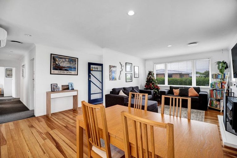 Photo of property in 215 Mangorei Road, Merrilands, New Plymouth, 4312