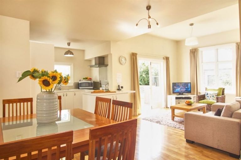 Photo of property in 11 Woodville Street, Edgeware, Christchurch, 8013