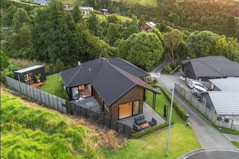 Photo of property in 27 Greenvale Place, Welcome Bay, Tauranga, 3112