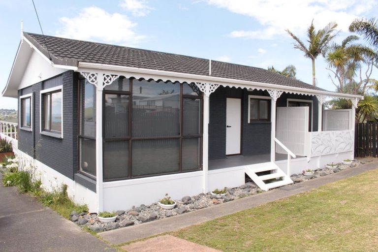 Photo of property in 1/754 Whangaparaoa Road, Manly, Whangaparaoa, 0930