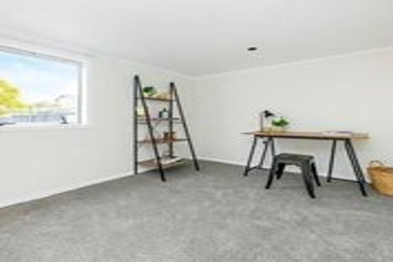 Photo of property in 14 Chantal Place, Red Hill, Papakura, 2110