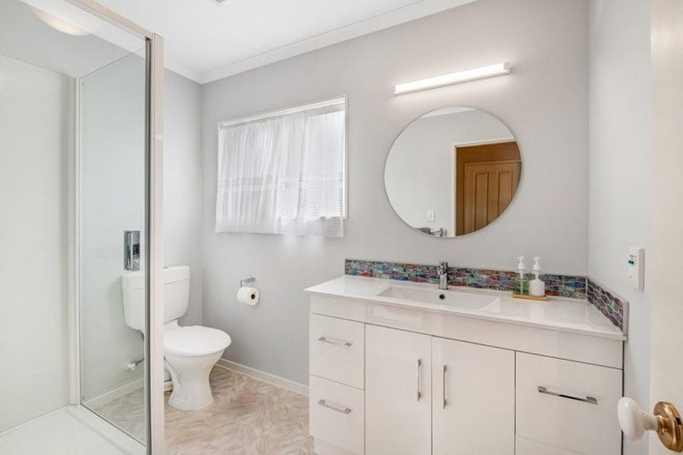 Photo of property in 29 Westminster Gardens, Unsworth Heights, Auckland, 0632