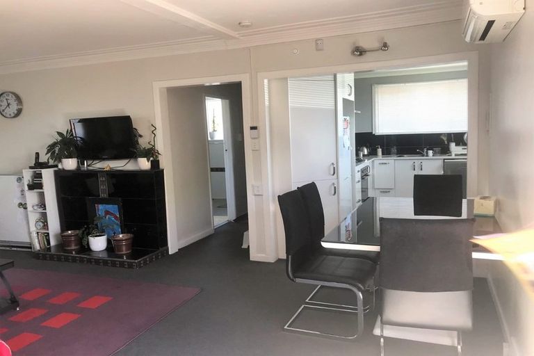 Photo of property in 305 Richardson Road, New Windsor, Auckland, 1041