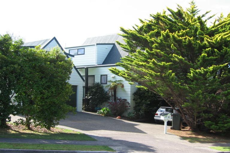 Photo of property in 4 Palliser Lane, Browns Bay, Auckland, 0630