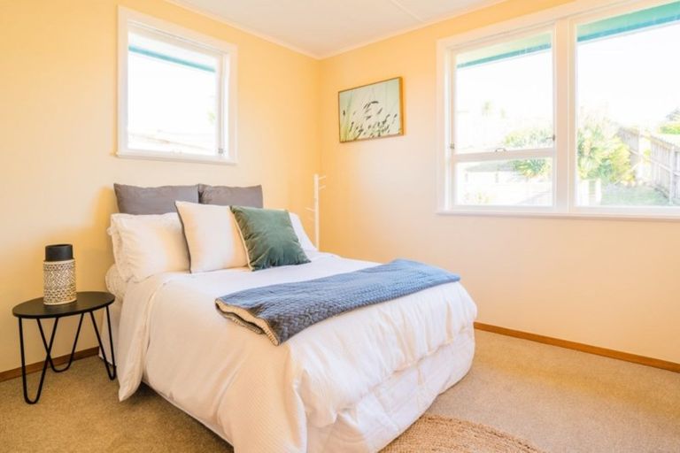 Photo of property in 20 Rutherford Drive, Waikanae Beach, Waikanae, 5036