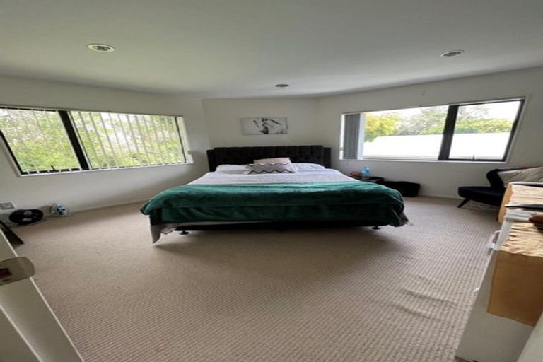 Photo of property in 125a Millbrook Road, Sunnyvale, Auckland, 0612