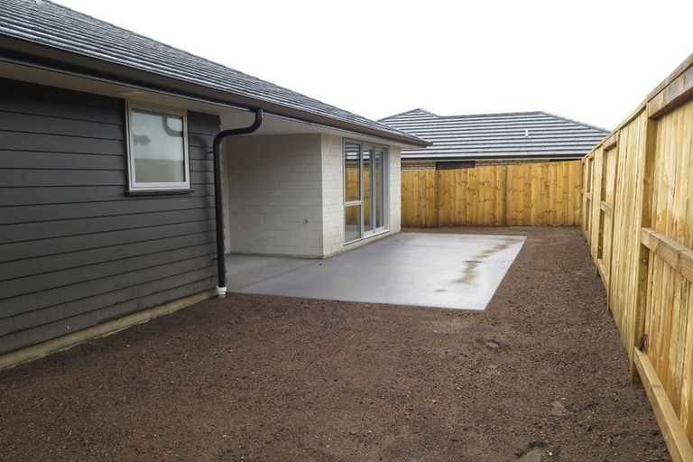 Photo of property in 16 Kahawai Place, Omokoroa, 3114