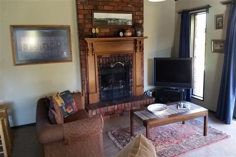 Photo of property in 231 Beacon Point Road, Wanaka, 9305