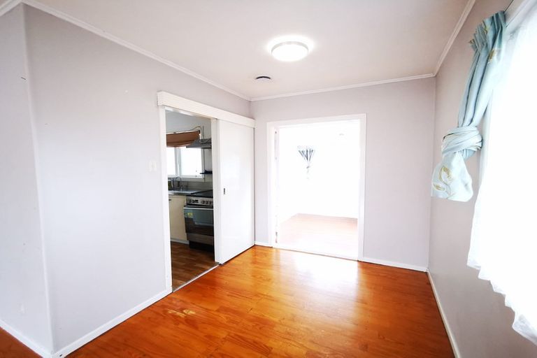Photo of property in 1/88 Tirimoana Road, Te Atatu South, Auckland, 0602