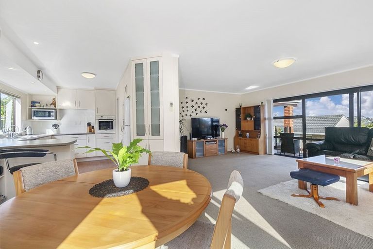 Photo of property in 2/8 Harley Road, Hauraki, Auckland, 0622