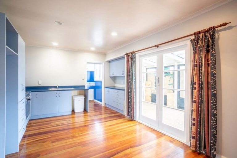 Photo of property in 653 Featherston Street, Roslyn, Palmerston North, 4414