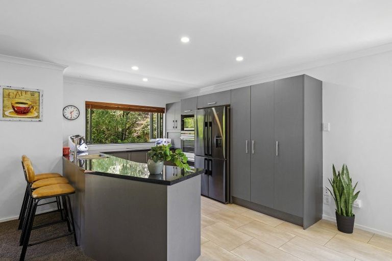 Photo of property in 6 Sylvan Way, Silverstream, Upper Hutt, 5019