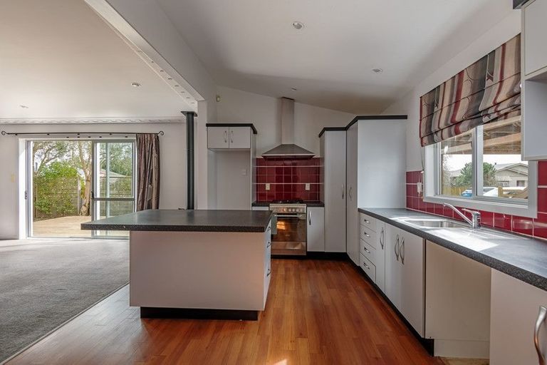 Photo of property in 2 Kowhai Street, Tokomaru, Palmerston North, 4474